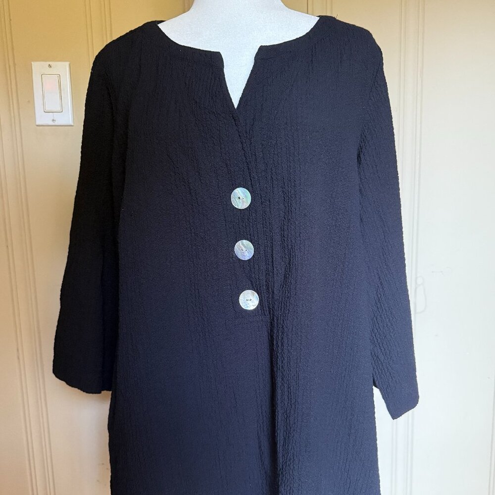 Orvis Black Tunic Top 3/4 sleeve Mother of Pearl Buttons
